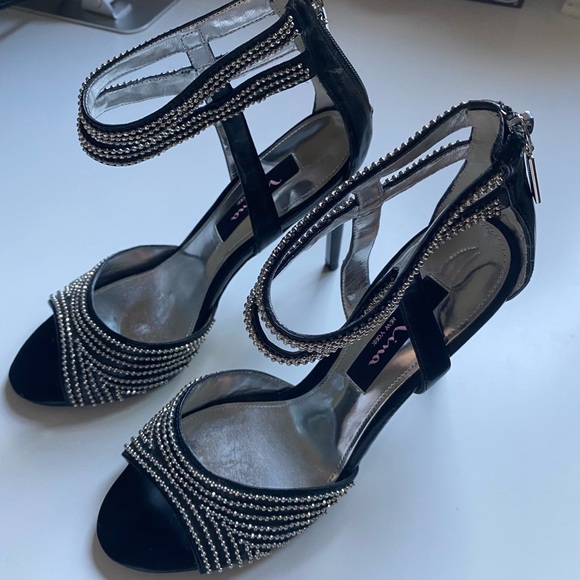 ⭐️SOLD⭐️4-inch Sparkly Heels - Picture 3 of 6